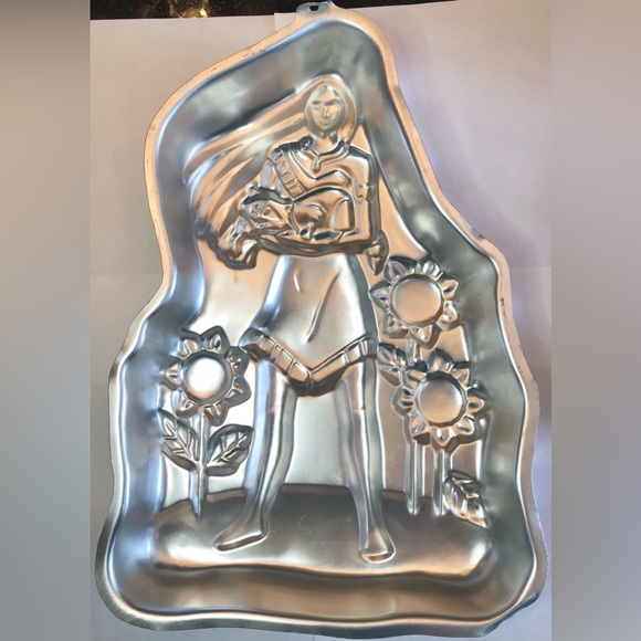Vintage 1995 Wilton Pocahontas Holding Raccoon Cake Pan #2105-3700 - Picture 7 of 8